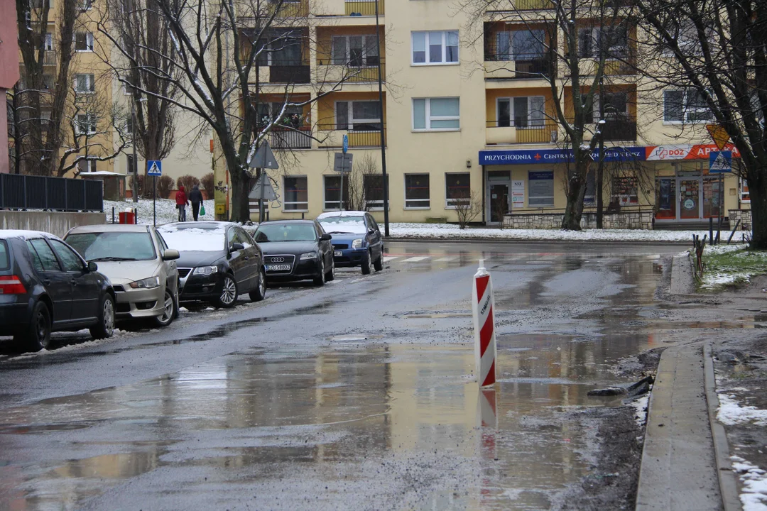 Dziury w drogach na Bałutach