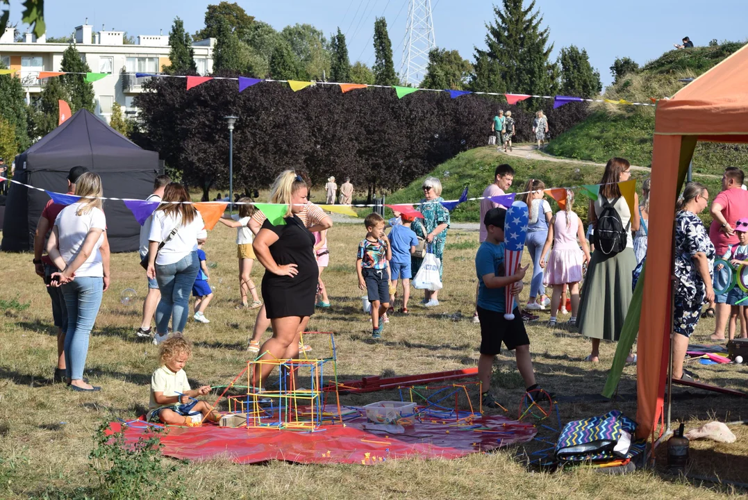 Piknik międzypokoleniowy w Parku Ocalałych w Łodzi