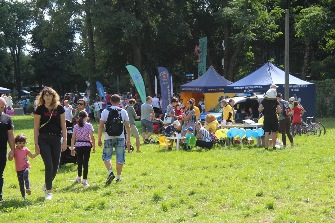 Piknik rodzinny w parku na Młynku w Łodzi