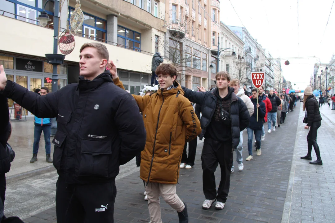 Polonez dla Łodzi 2024 na ul. Piotrkowskiej w Łodzi