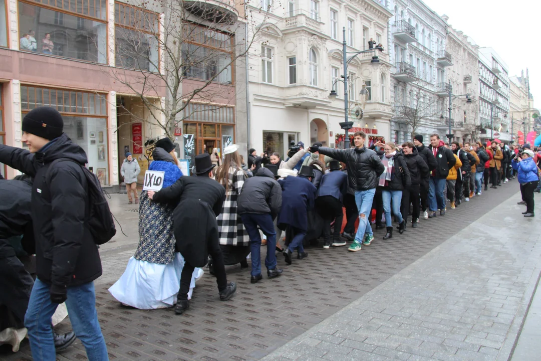 Polonez dla Łodzi 2024 na ul. Piotrkowskiej w Łodzi