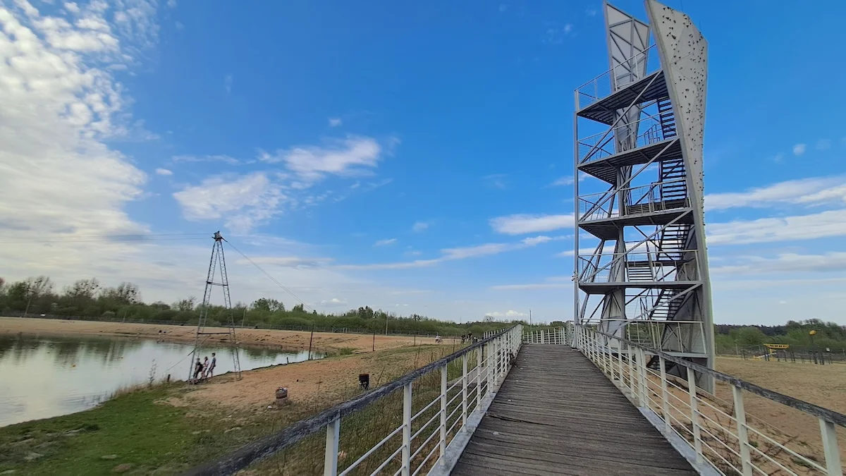 "Małe Mazury” na Targówku. Zalew przy Bardowskiego znów przyciąga warszawiaków