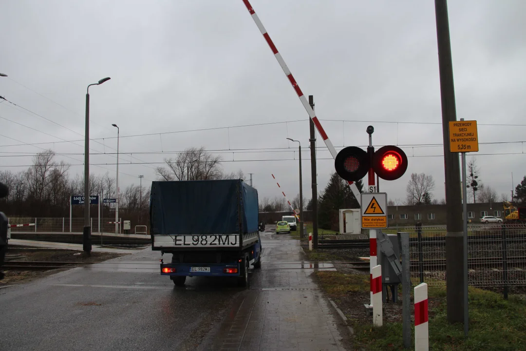 Wyłamanie rogatki na przejeździe kolejowym przy przystanku Łódź Olechów Zachód