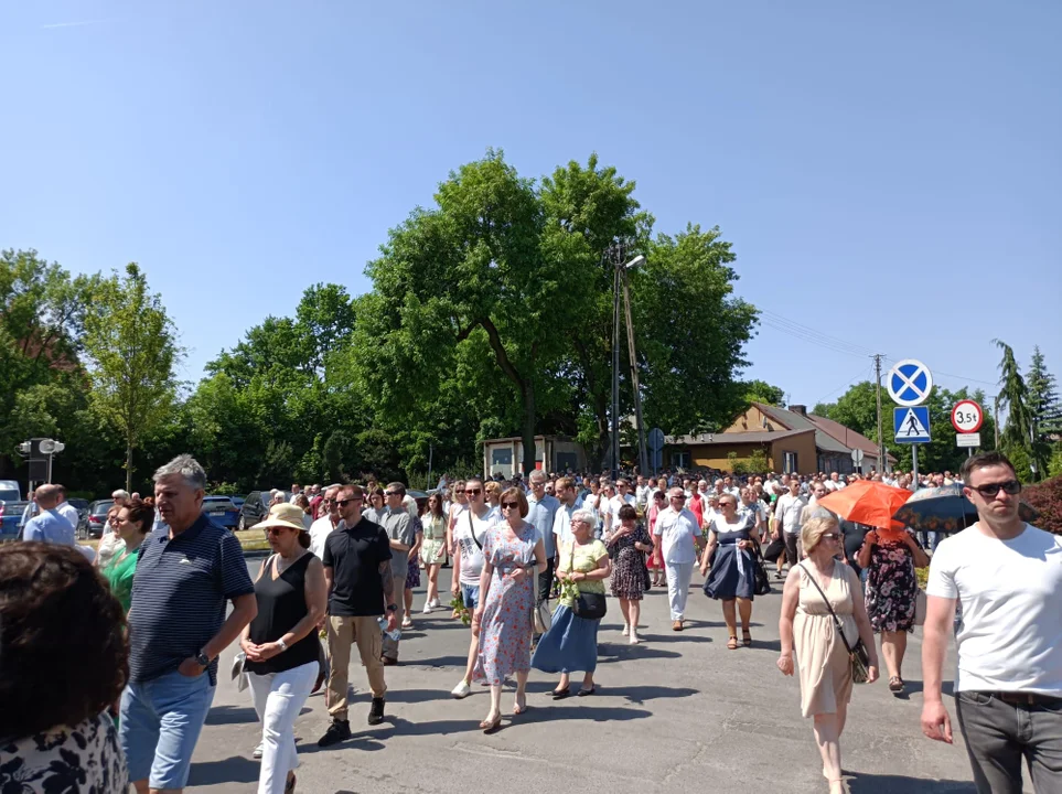 Ulicami Zgierza przeszły procesje Bożego Ciała.