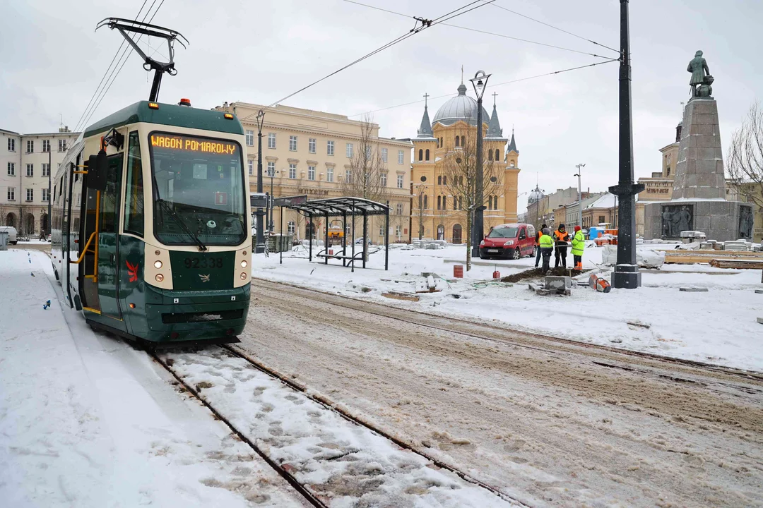 Tramwaj techniczny przejechał po pl. Wolności. Czy nowe torowisko zdało egzamin? [ZDJĘCIA] - Zdjęcie główne