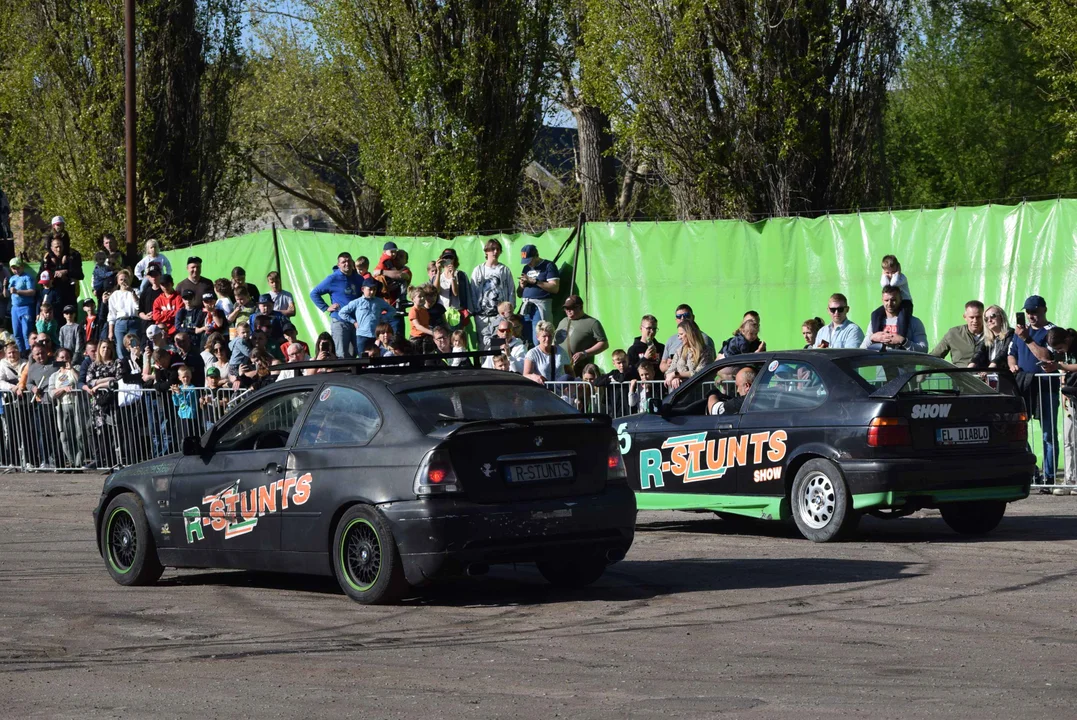 Giganty na czterech kołach zrobiły duże show! Widowiskowy pokaz monster trucków