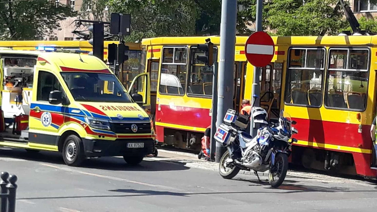 71-latek wszedł pod tramwaj na al. Kościuszki