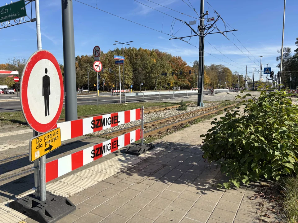 Utrudnienia dla pieszych przy skrzyżowaniu Szczecińskiej i Aleksandrowskiej