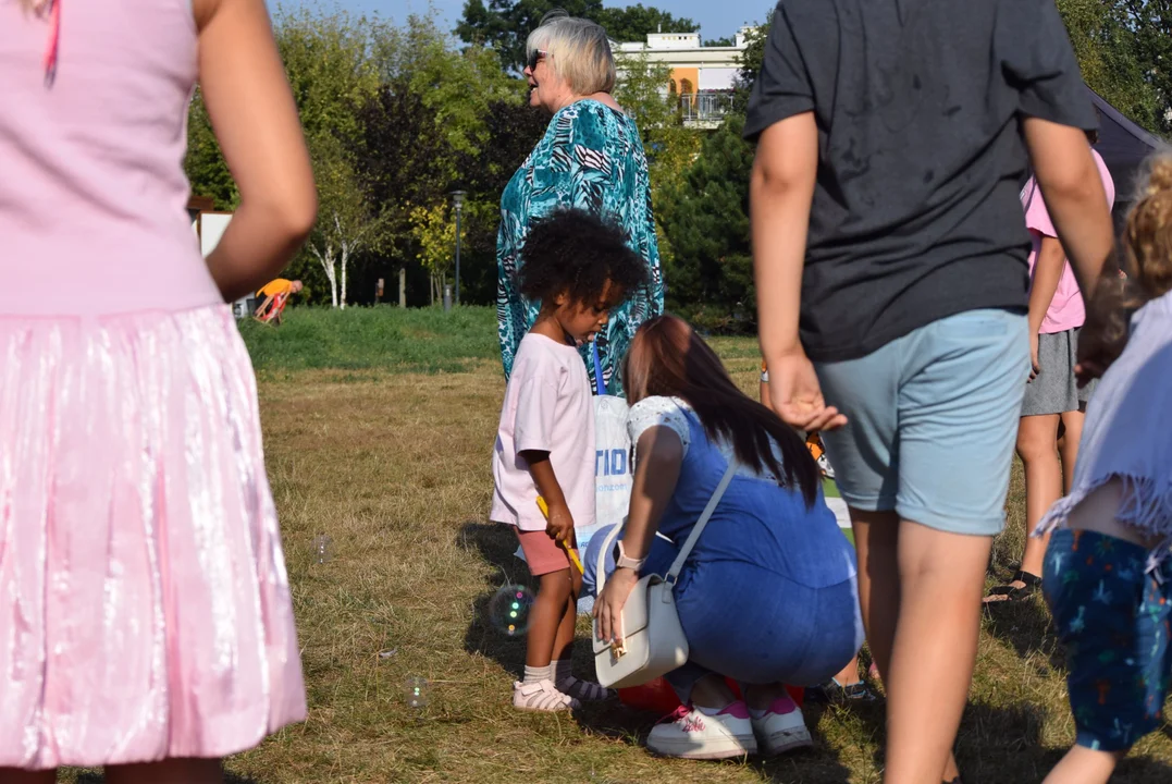 Piknik międzypokoleniowy w Parku Ocalałych w Łodzi