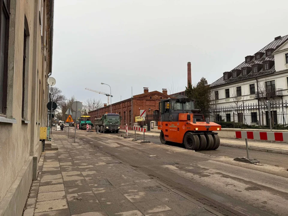 Utrudnienia w Łodzi. Wciąż trwa remont Tymienieckiego i Sienkiewicza