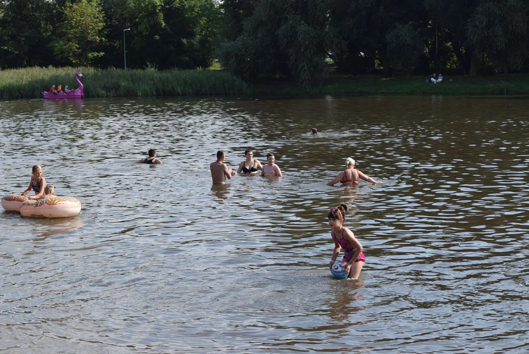 Łodzianie wypoczywają na Stawach Jana