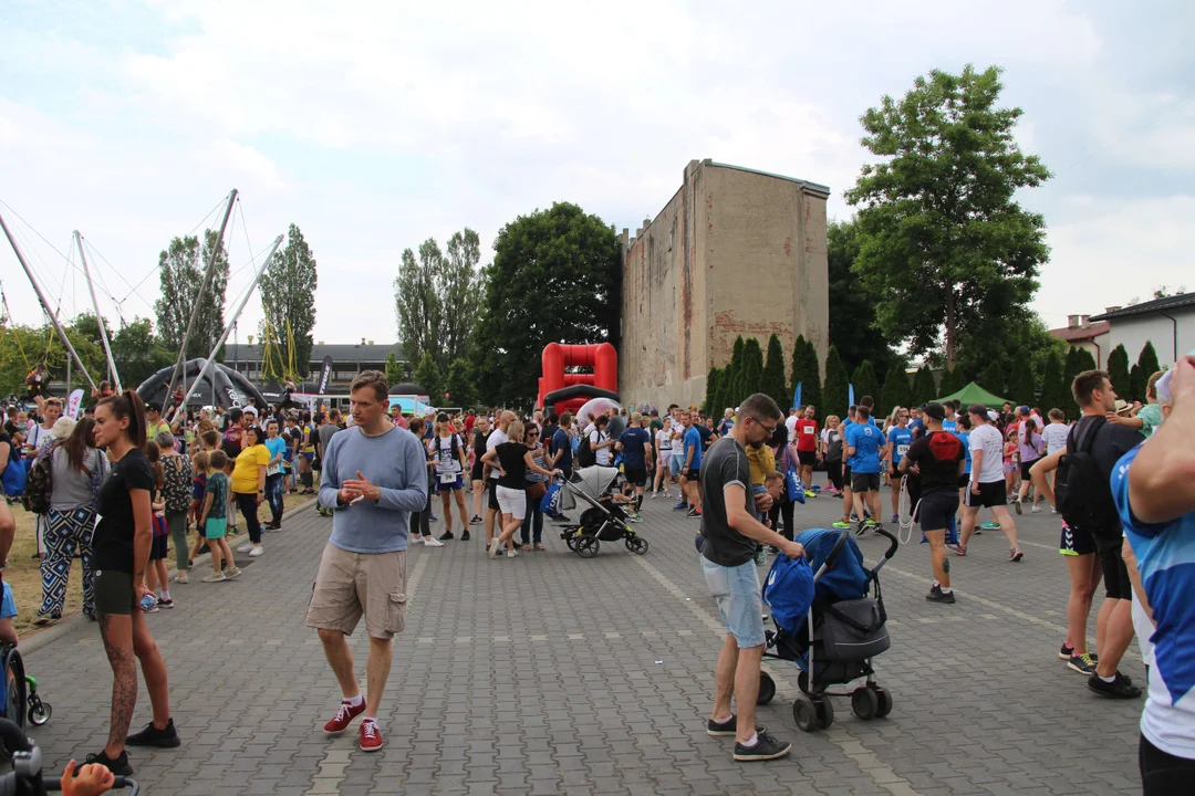 Piknik rodzinny fundacji „Daj piątaka na dzieciaka” na Bałutach