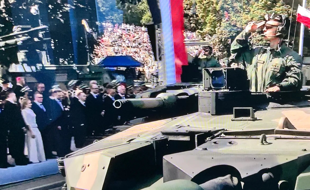 Defilada w Warszawie: 4 tysiące żołnierzy, 300 pojazdów i 50 samolotów