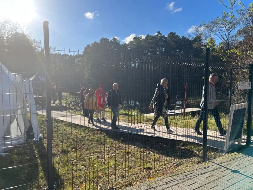 VIII edycja Spaceru i Biegu do Niepodległości w Grotnikach. Piękna pogoda zachęcała do aktywnego spędzania czasu!