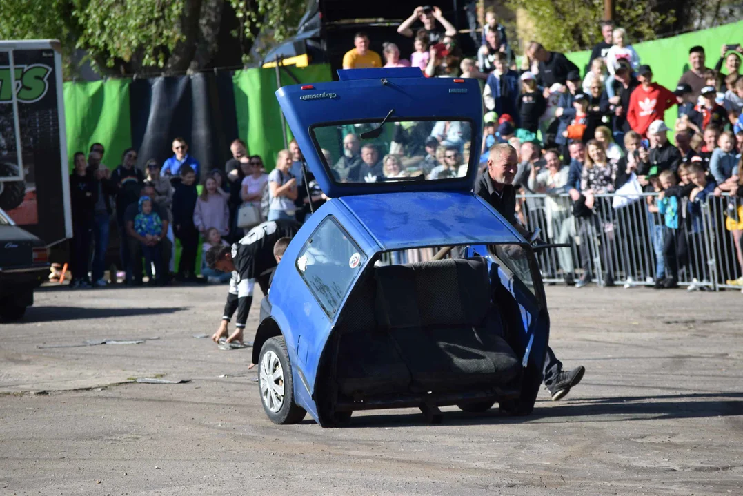 Giganty na czterech kołach zrobiły duże show! Widowiskowy pokaz monster trucków