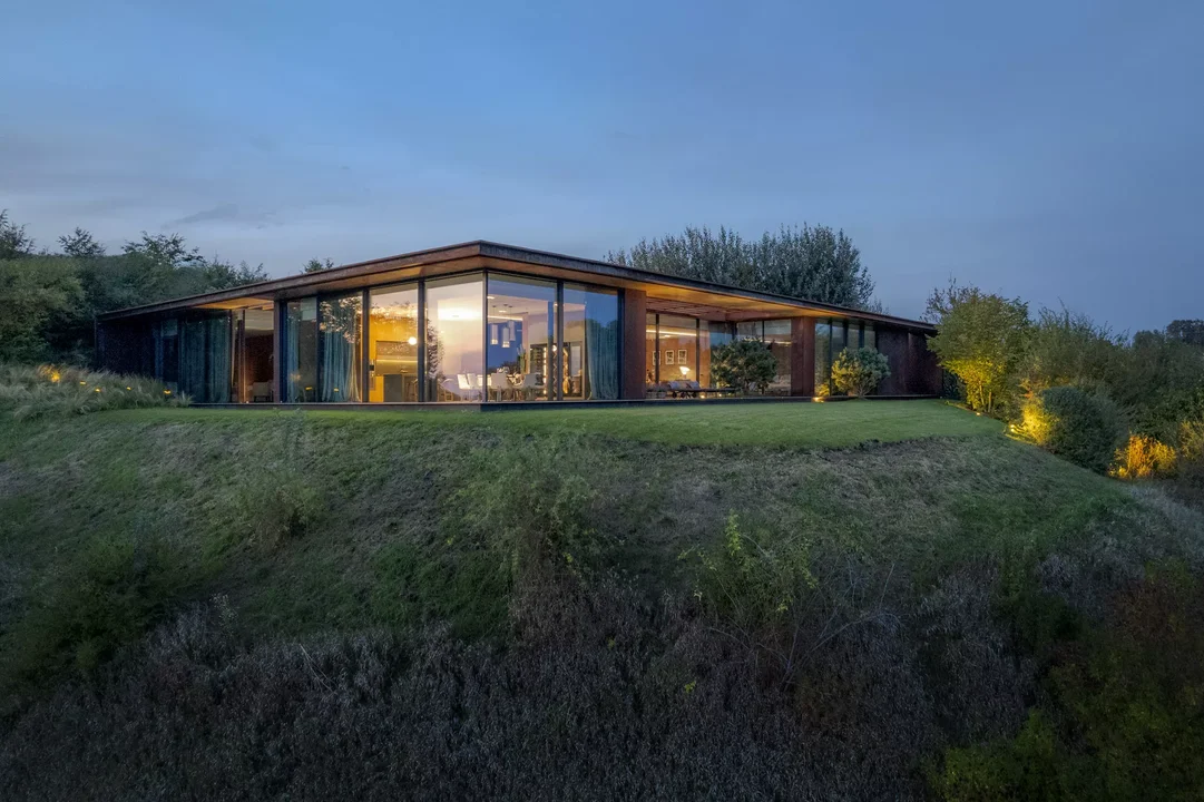 Tak wygląda najpiękniejszy dom w Polsce. Ma widok na panoramę Płocka i jedną cechę specjalną [ZDJĘCIA] - Zdjęcie główne