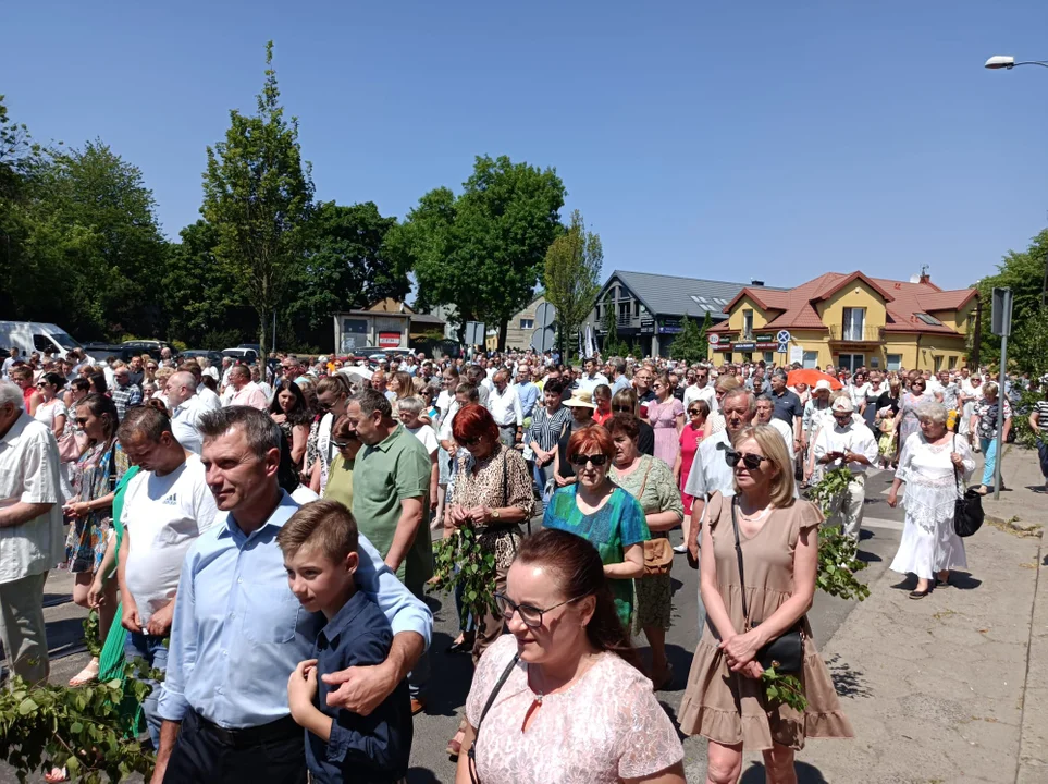 Ulicami Zgierza przeszły procesje Bożego Ciała.