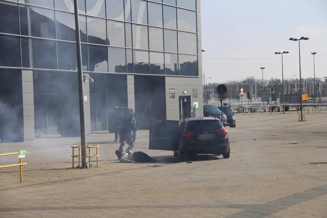 Ćwiczenia służb specjalnych na stadionie ŁKS-u