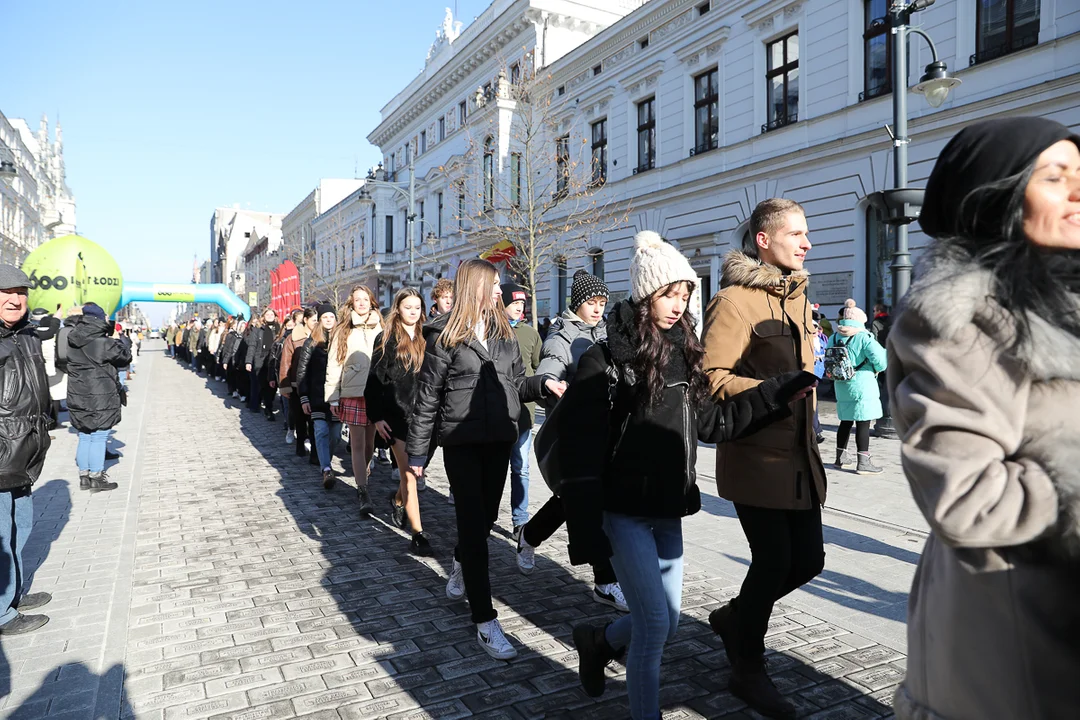 Polonez dla Łodzi. Maturzyści zatańczyli na Piotrkowskiej