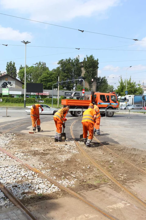 Po alei Włókniarzy zamiast tramwajem, pojedziemy autobusem zastępczym