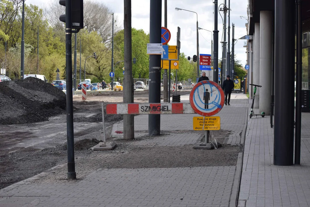 Utrudnienia dla kierowców i pieszych na skrzyżowaniu ul. Ogrodowej i ul. Zachodniej. Obok trwa budowa "Bulwarów Północnych" oraz modernizacja parku Staromiejskiego.