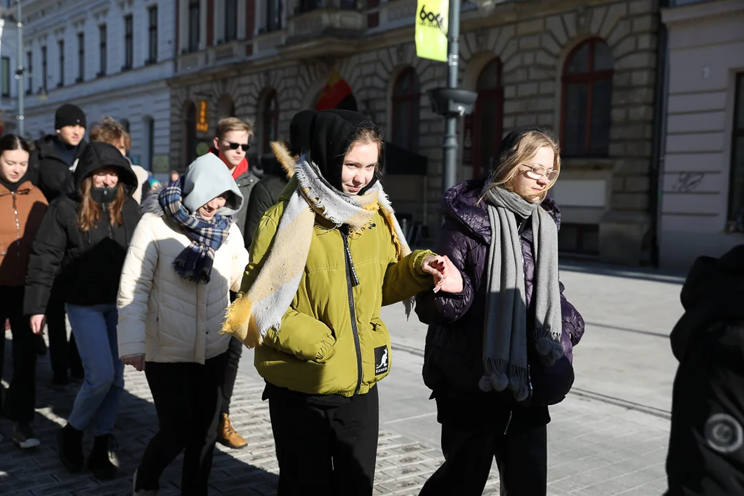 Polonez dla Łodzi. Maturzyści zatańczyli na Piotrkowskiej