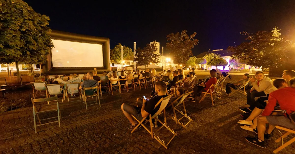 Kino na świeżym powietrzu. Filmowe hity w centrum - Zdjęcie główne