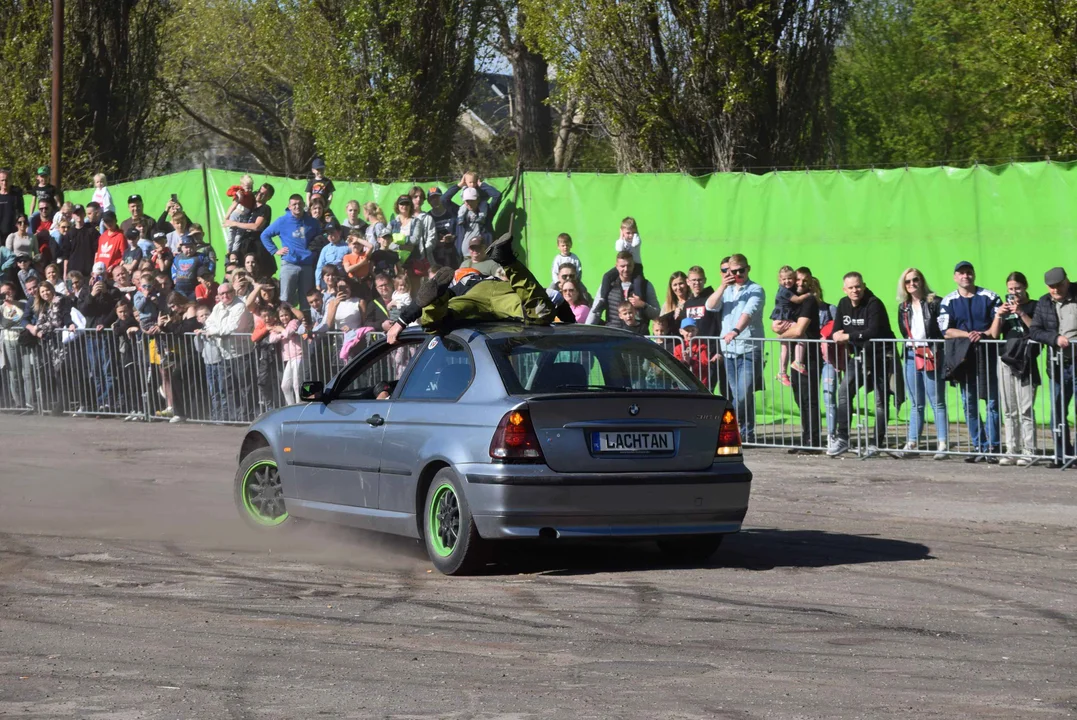 Giganty na czterech kołach zrobiły duże show! Widowiskowy pokaz monster trucków