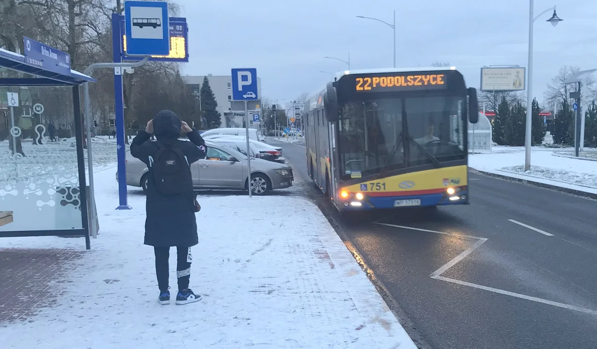 Dlaczego nie ma zatok przystankowych przy ul. Batalionów Chłopskich? Ratusz tłumaczy [ZDJĘCIA] - Zdjęcie główne