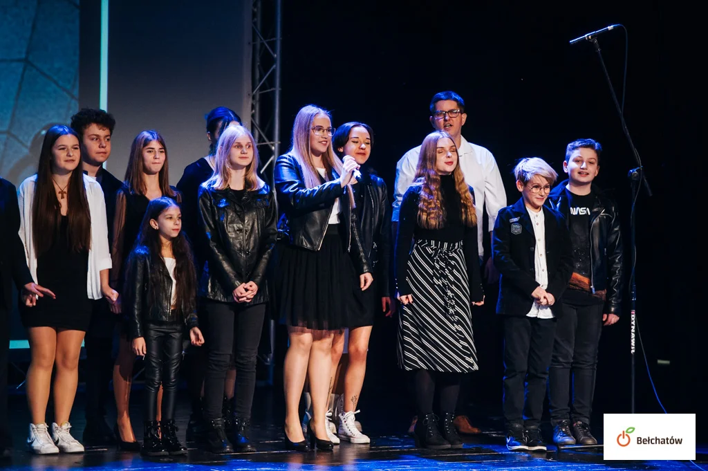 Piosenki znanych artystów w wykonaniu bełchatowian. Koncert „A po nocy przychodzi dzień …”[FOTO] - Zdjęcie główne