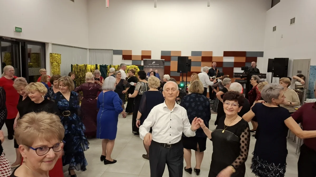 Karnawał pełen radości. SUTW bawiło się wyśmienicie (ZDJĘCIA) - Zdjęcie główne