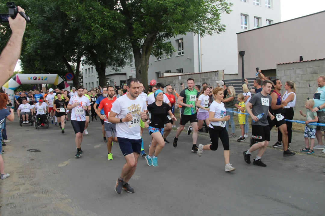 Piknik rodzinny fundacji „Daj piątaka na dzieciaka” na Bałutach