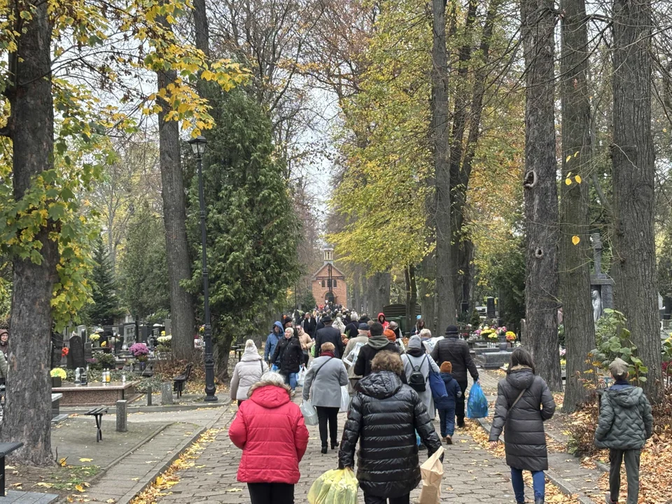 Stary Cmentarz w Łodzi podczas Wszystkich Świętych 2024