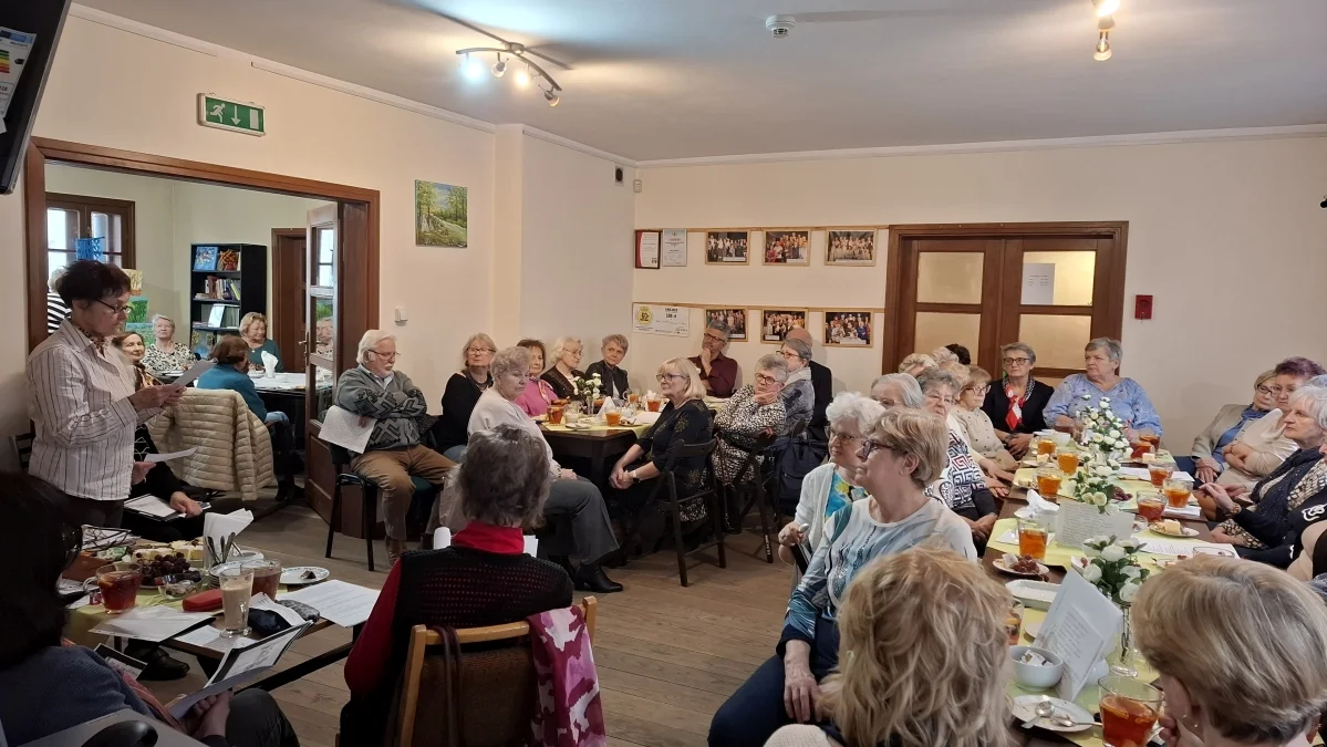 Seniorzy o miłości i relacjach. Wyjątkowe spotkanie w Dworku Modrzewiowym (ZDJĘCIA)