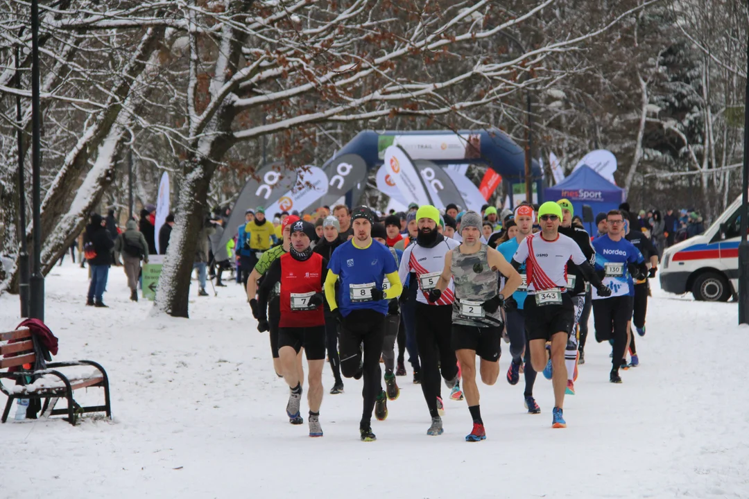 City Trail Łódź 2024. Biegacze przejęli park Baden-Powella. Zimowa aura w tym biegu to przede wszystkim atut [ZDJĘCIA] - Zdjęcie główne