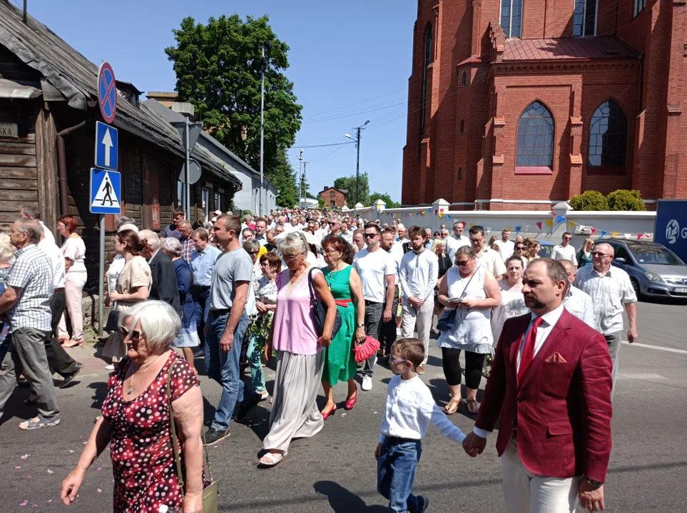 Ulicami Zgierza przeszły procesje Bożego Ciała.