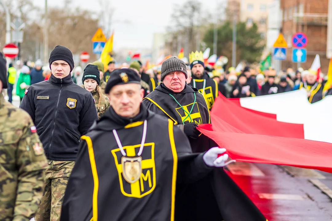 Kolorowo, wesoło i zimowo. Orszak Trzech Króli przeszedł ulicami Płocka [ZDJĘCIA] - Zdjęcie główne