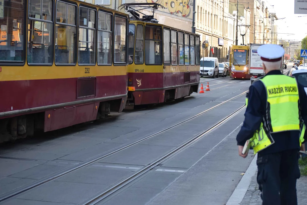 Od bladego świtu utrudnienia dla podróżnych MPK Łódź. Jednego dnia, dwa wykolejenia