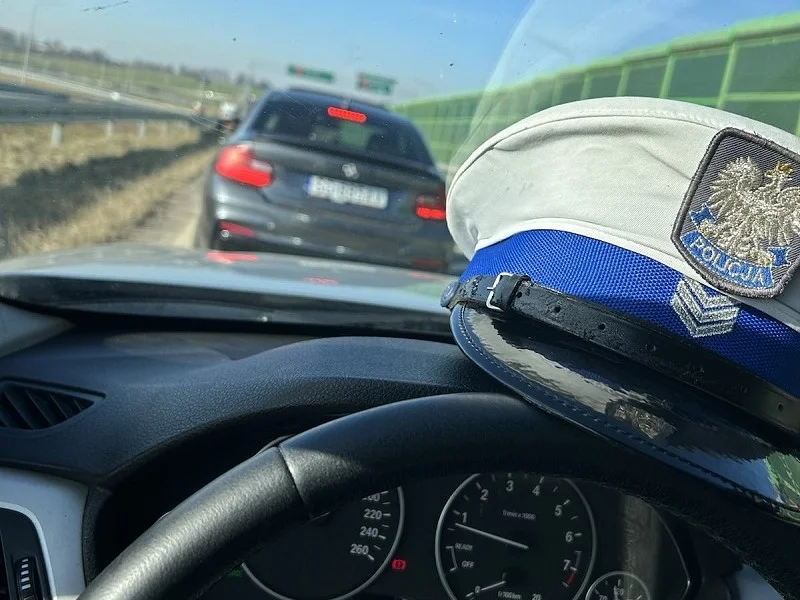 Przekroczyła dozwoloną prędkość o ponad 100 km/godz., bo... spieszyła się do adwokata [ZDJĘCIA] - Zdjęcie główne