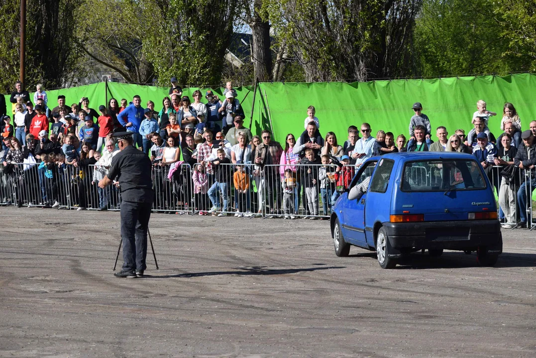 Giganty na czterech kołach zrobiły duże show! Widowiskowy pokaz monster trucków