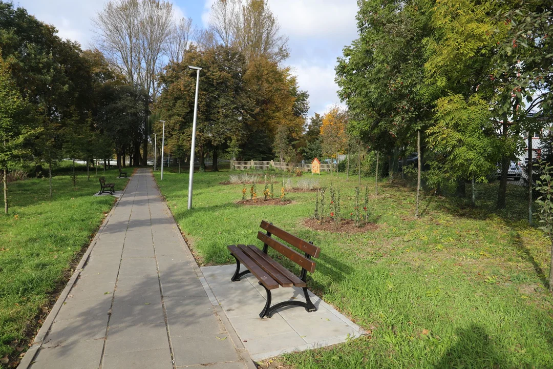 W centrum Kutna powstaje mały park rekreacyjn-wypoczynkowy