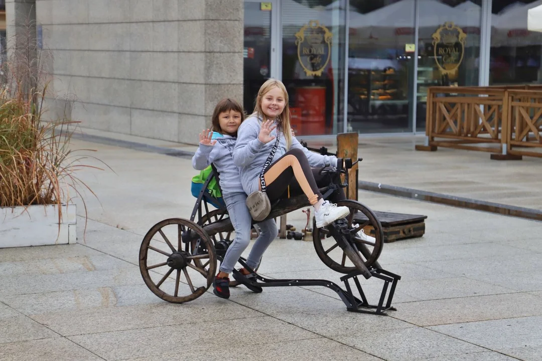 Centrum Kutna tętni życiem. Na mieszkańców czeka m.in. Teatr Wagabunda i wystawa samochodów