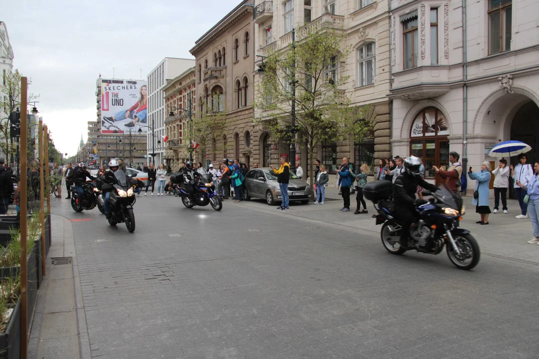 Wielka parada motocyklowa na ulicy Piotrkowskiej w Łodzi