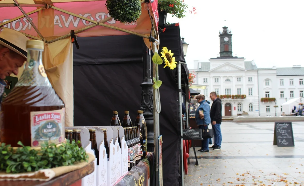 Upominki, słodkości, rękodzieło i food-trucki. Na starówce trwa Festival Smaku i Tradycji [ZDJĘCIA] - Zdjęcie główne