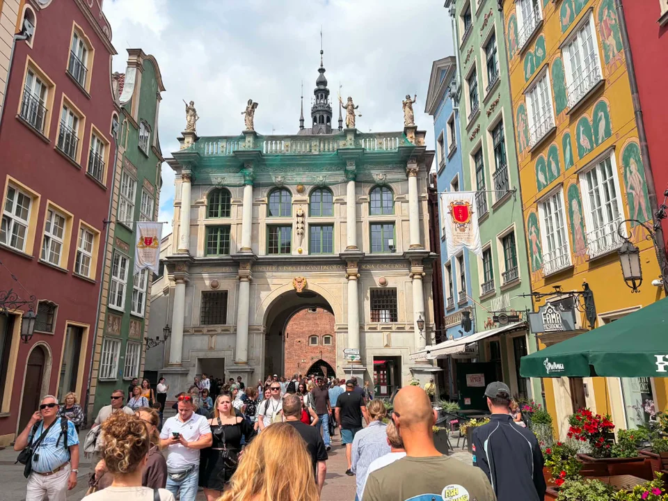 Tłumy turystów opanowały Gdańsk. Przez centrum momentami trudno przejść