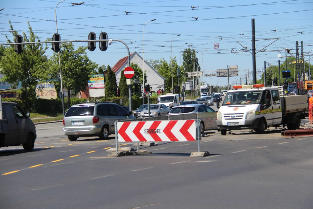 Prace torowe przy skrzyżowaniu al. Włókniarzy z ul. Legionów w Łodzi