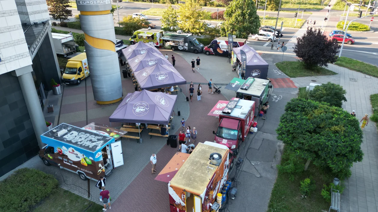 Trwa Festival Foodtrucków pod galerią Wisła [ZDJĘCIA] - Zdjęcie główne