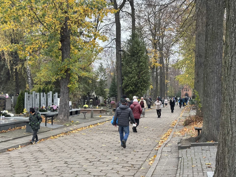 Stary Cmentarz w Łodzi podczas Wszystkich Świętych 2024