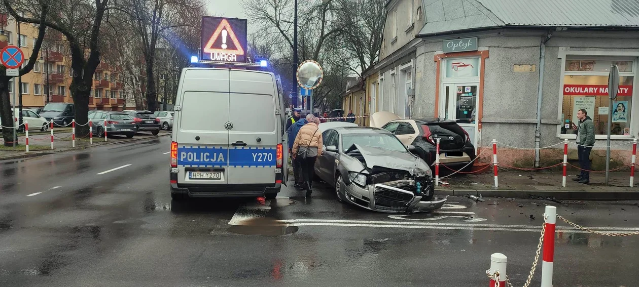 Wypadek w centrum miasta. Ranna płocczanka trafiła do szpitala - Zdjęcie główne