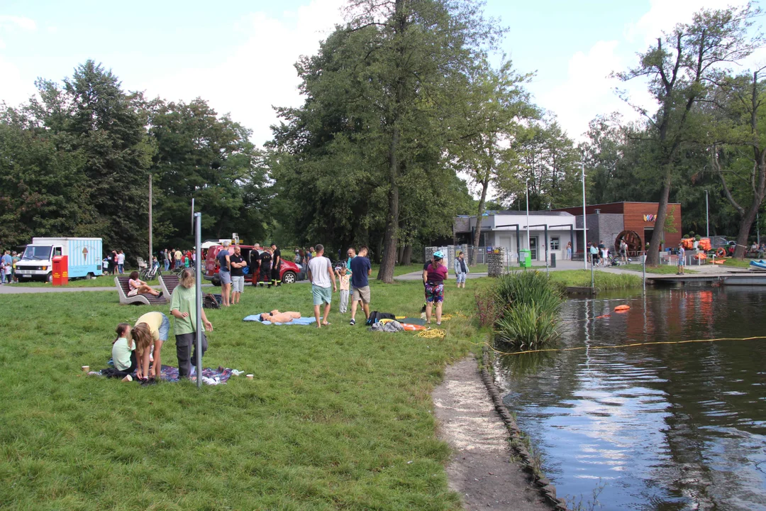 Piknik rodzinny w parku na Młynku w Łodzi